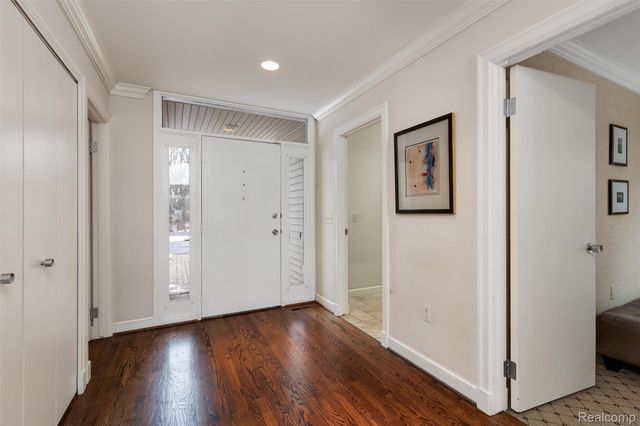 4260 Wabeek Lake Drive S, West Bloomfield Charter Township, MI 48302