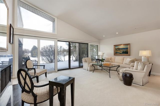 4260 Wabeek Lake Drive S, West Bloomfield Charter Township, MI 48302