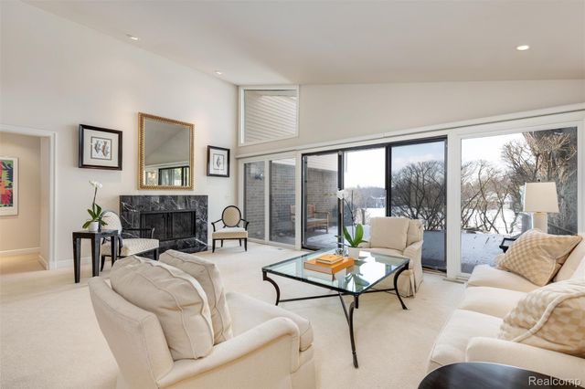 4260 Wabeek Lake Drive S, West Bloomfield Charter Township, MI 48302