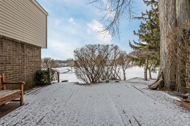 4260 Wabeek Lake Drive S, West Bloomfield Charter Township, MI 48302