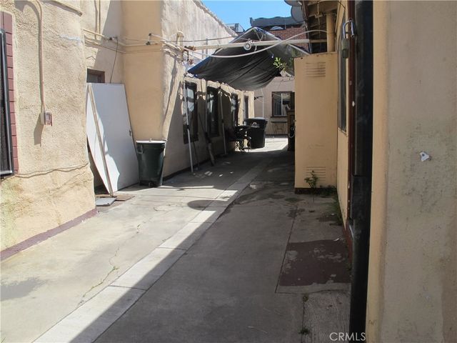 3000 Cazador, Los Angeles, CA 90065