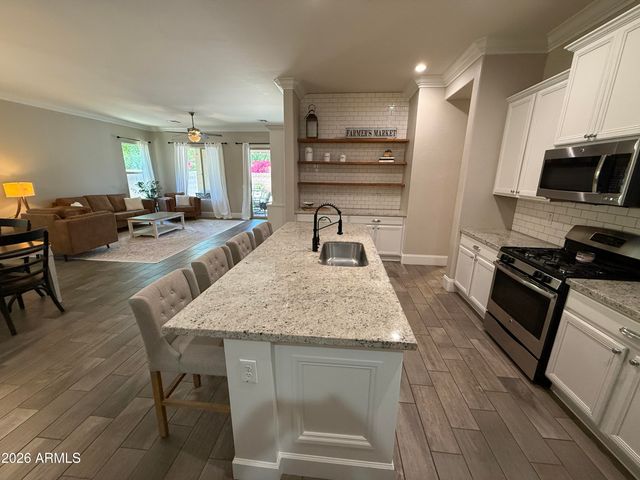 4095 E COMSTOCK Drive, Gilbert, AZ 85296