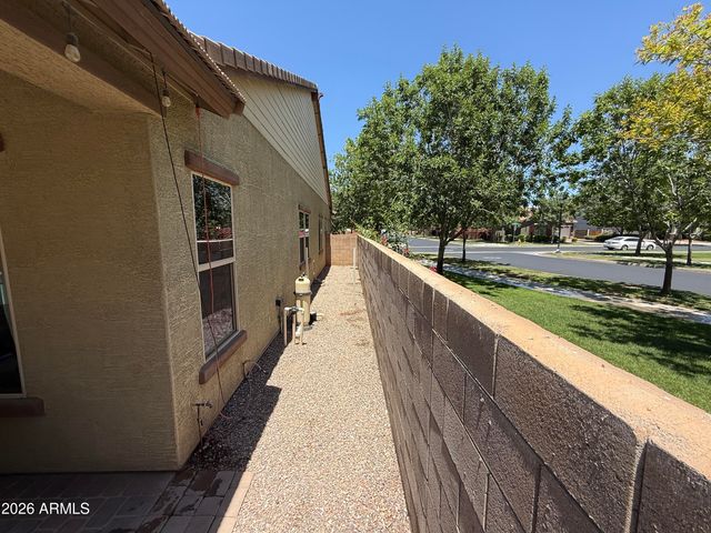 4095 E COMSTOCK Drive, Gilbert, AZ 85296