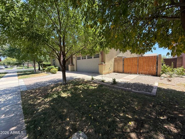 4095 E COMSTOCK Drive, Gilbert, AZ 85296