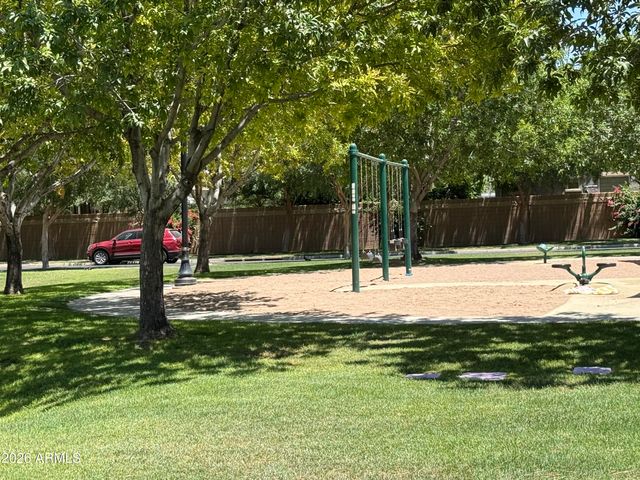 4095 E COMSTOCK Drive, Gilbert, AZ 85296