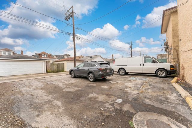 5121 W Diversey Avenue 3S, Chicago, IL 60639