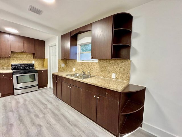 7528 NE 3rd Ct, Miami, FL 33138