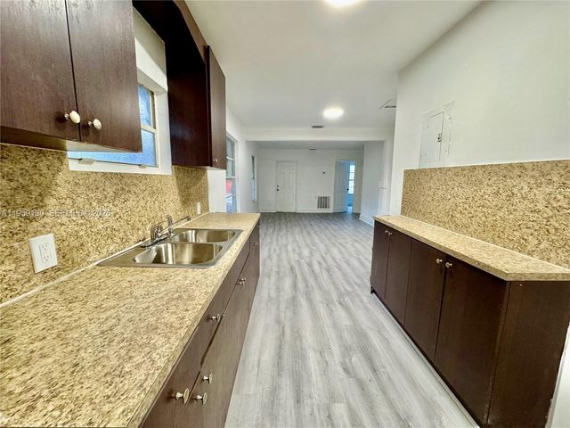 7528 NE 3rd Ct, Miami, FL 33138