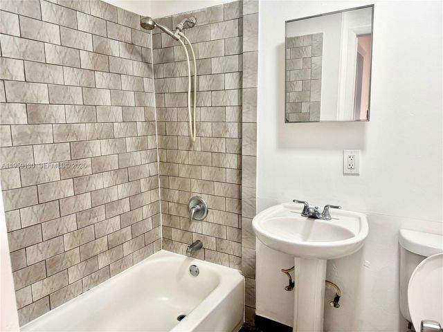 7528 NE 3rd Ct, Miami, FL 33138