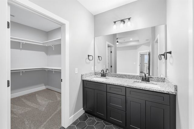 1152 Vista Sur Dr, Salina, KS 67401