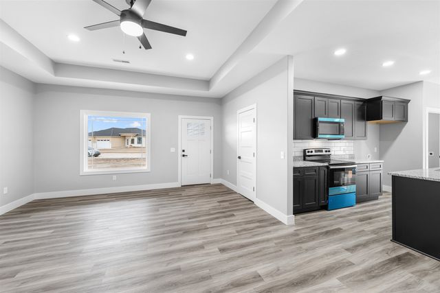 1152 Vista Sur Dr, Salina, KS 67401