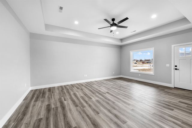 1152 Vista Sur Dr, Salina, KS 67401