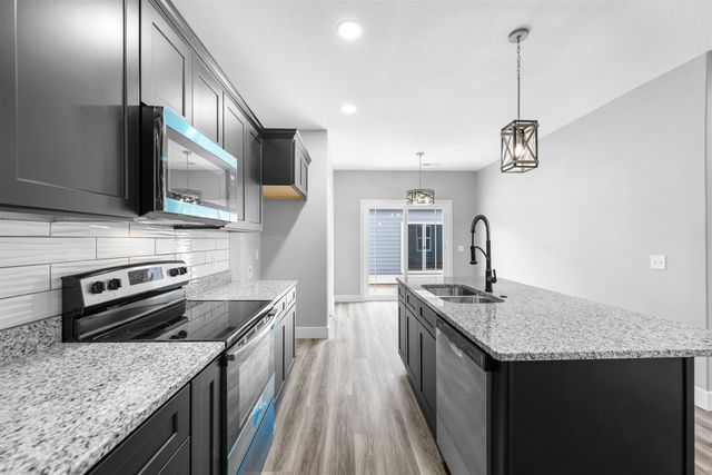 1152 Vista Sur Dr, Salina, KS 67401