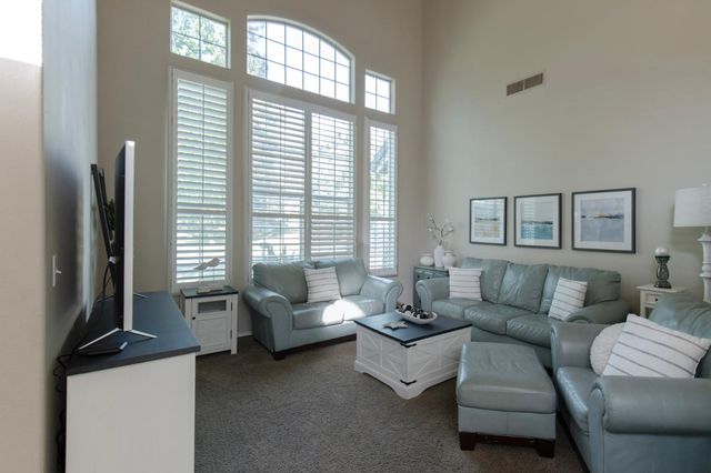 1292 E Le Parc Drive, Fresno, CA 93720
