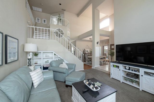 1292 E Le Parc Drive, Fresno, CA 93720