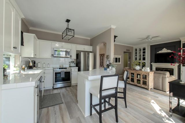 1292 E Le Parc Drive, Fresno, CA 93720