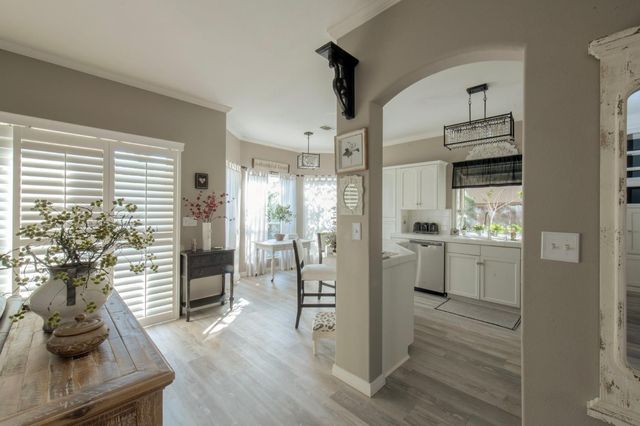1292 E Le Parc Drive, Fresno, CA 93720