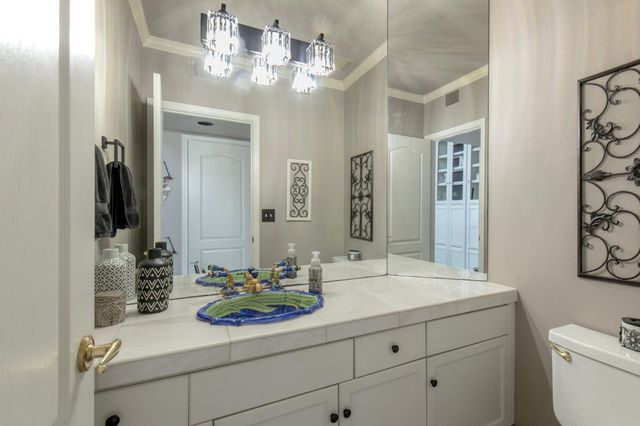 1292 E Le Parc Drive, Fresno, CA 93720