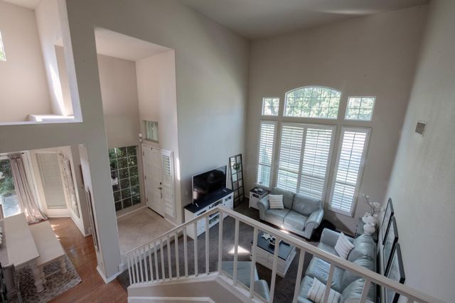 1292 E Le Parc Drive, Fresno, CA 93720