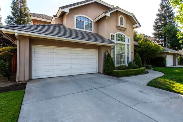 1292 E Le Parc Drive, Fresno, CA 93720