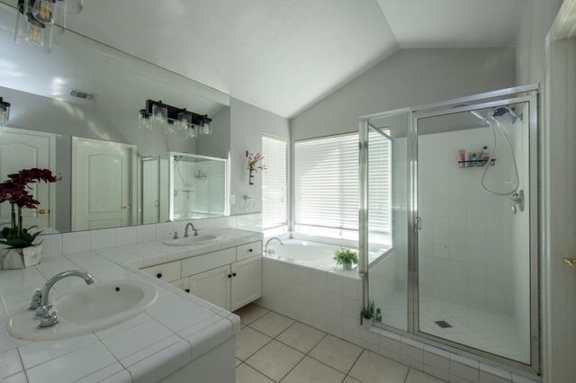 1292 E Le Parc Drive, Fresno, CA 93720