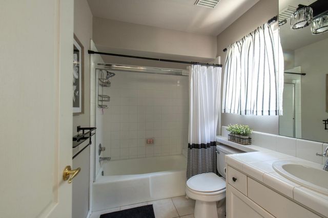 1292 E Le Parc Drive, Fresno, CA 93720