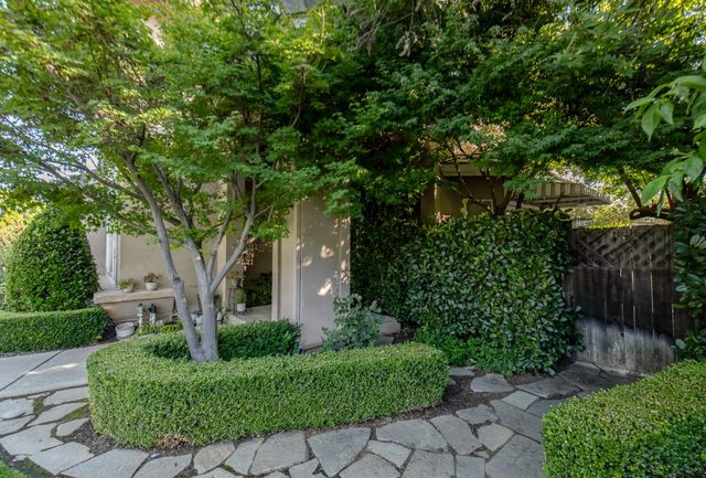 1292 E Le Parc Drive, Fresno, CA 93720