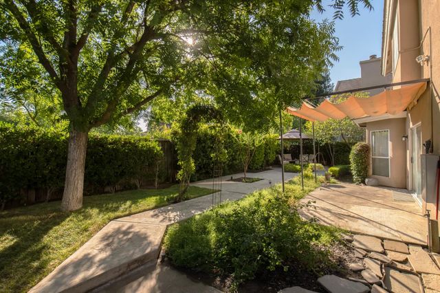 1292 E Le Parc Drive, Fresno, CA 93720