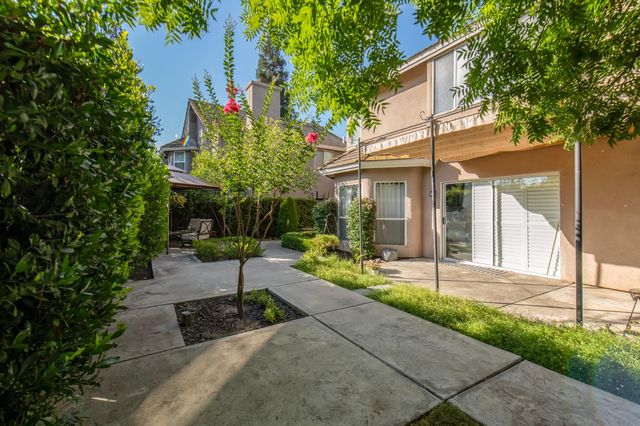 1292 E Le Parc Drive, Fresno, CA 93720