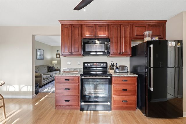 202 Torrey Ln Ext 202, Holden, MA 01520