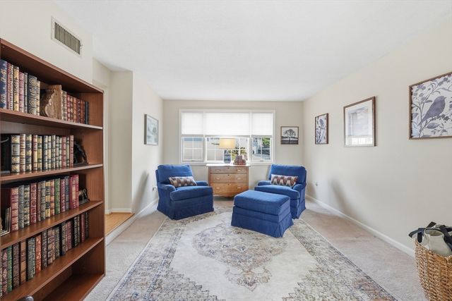 202 Torrey Ln Ext 202, Holden, MA 01520