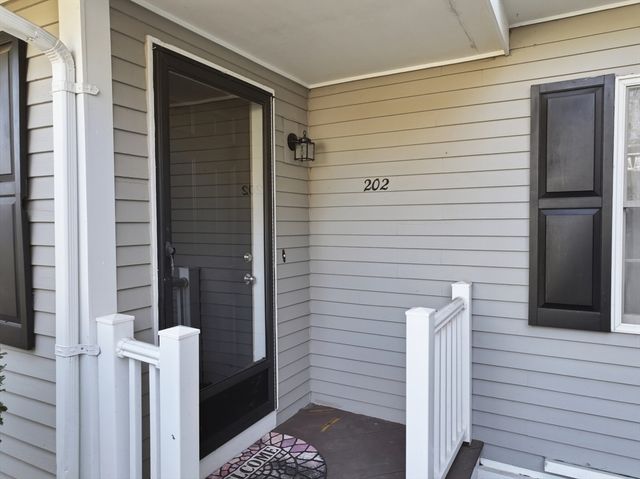 202 Torrey Ln Ext 202, Holden, MA 01520