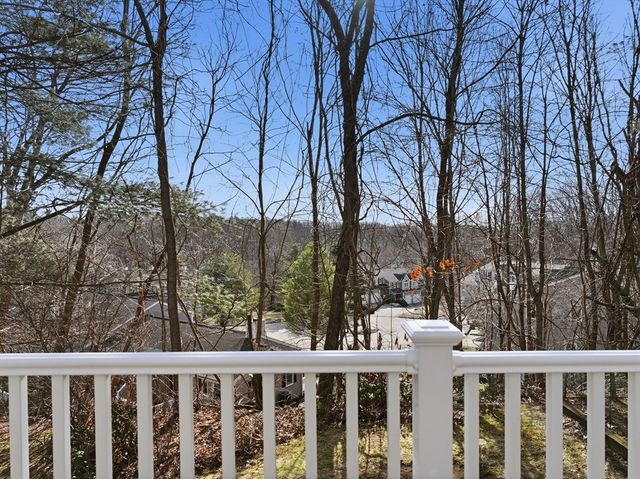 202 Torrey Ln Ext 202, Holden, MA 01520