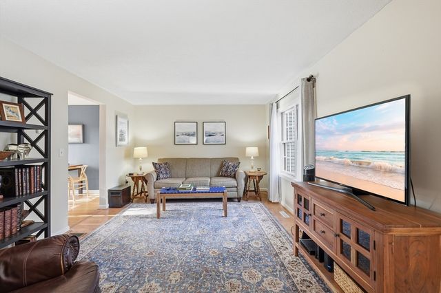 202 Torrey Ln Ext 202, Holden, MA 01520