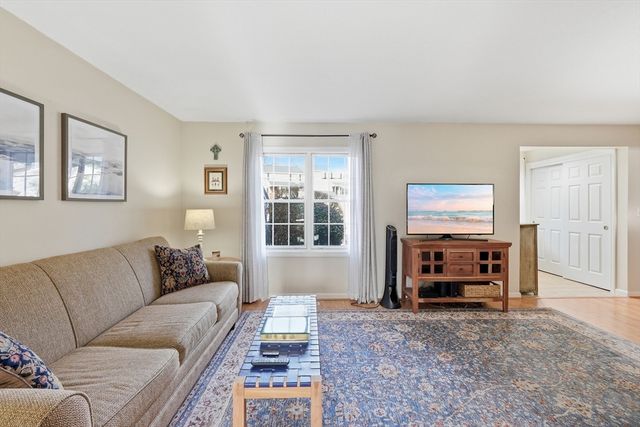 202 Torrey Ln Ext 202, Holden, MA 01520