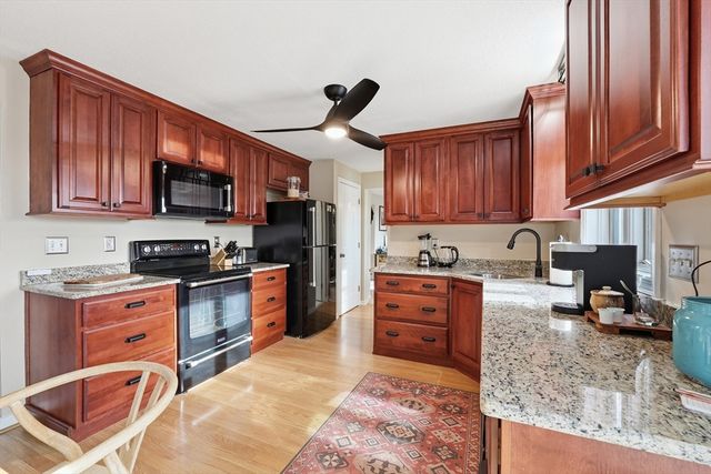 202 Torrey Ln Ext 202, Holden, MA 01520