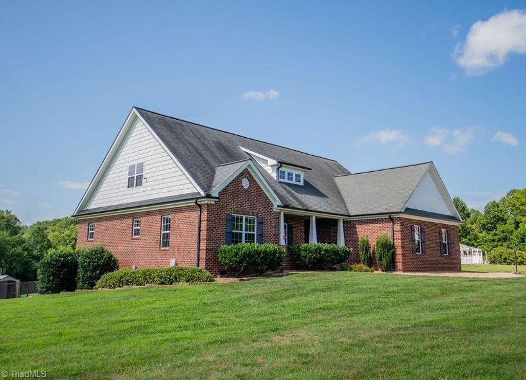 4105-4 Double B Trail, Hamptonville, NC 27020