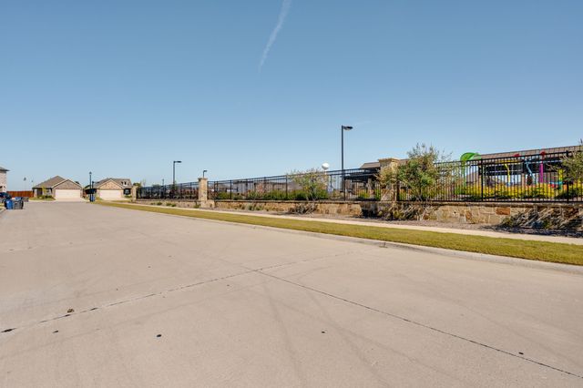 649 Lightheart Lane, Lavon, TX 75166