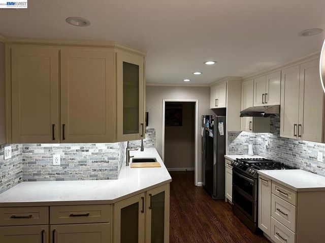 2683 Parkside Dr, Fremont, CA 94536