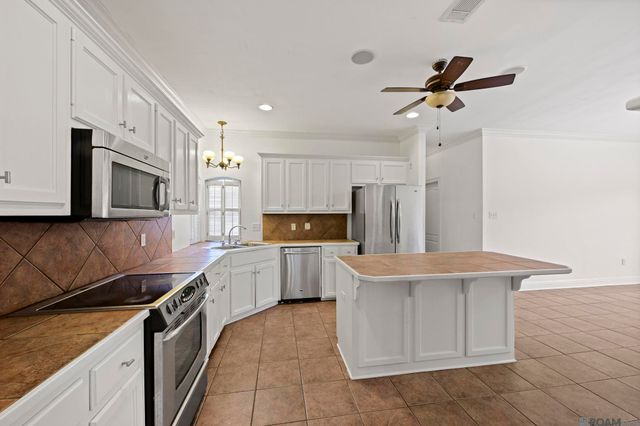 10740 Hillwood Ave, Baton Rouge, LA 70810