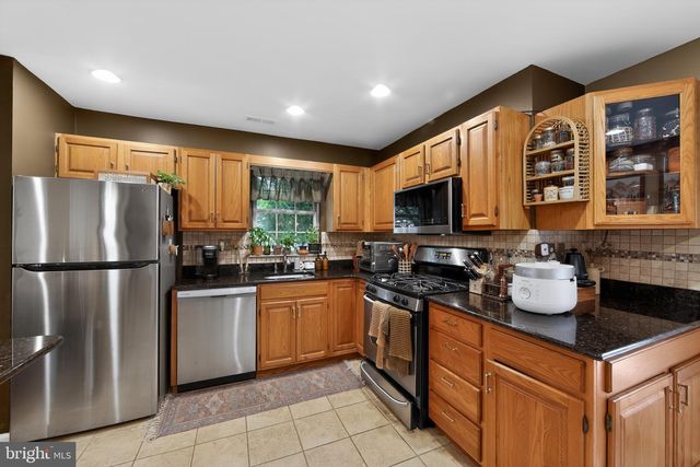 46 RAMPART DR, Chesterbrook, PA 19087