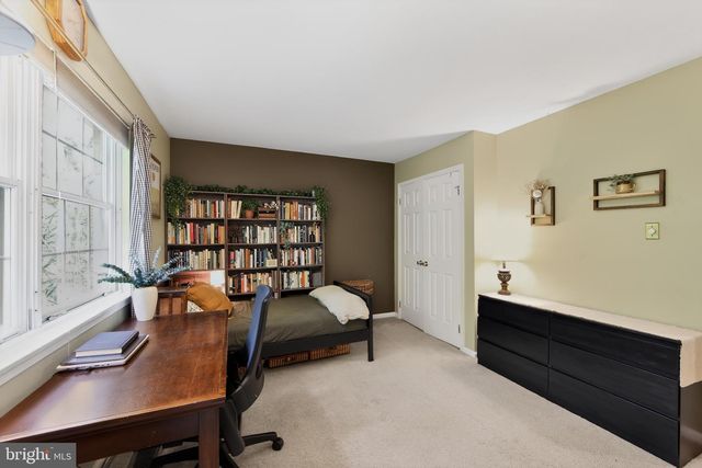 46 RAMPART DR, Chesterbrook, PA 19087