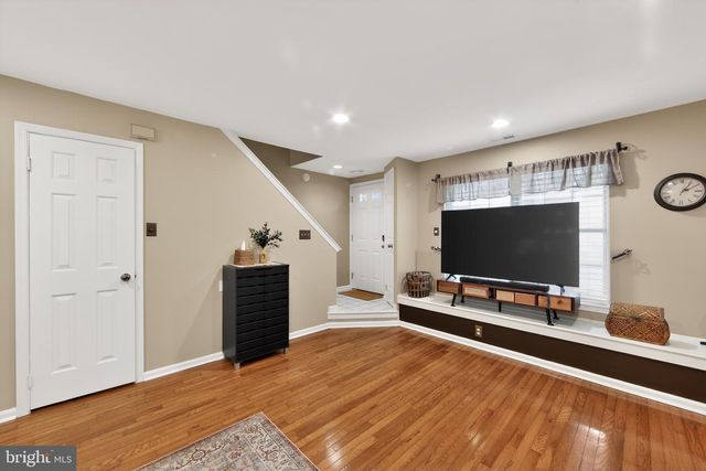 46 RAMPART DR, Chesterbrook, PA 19087