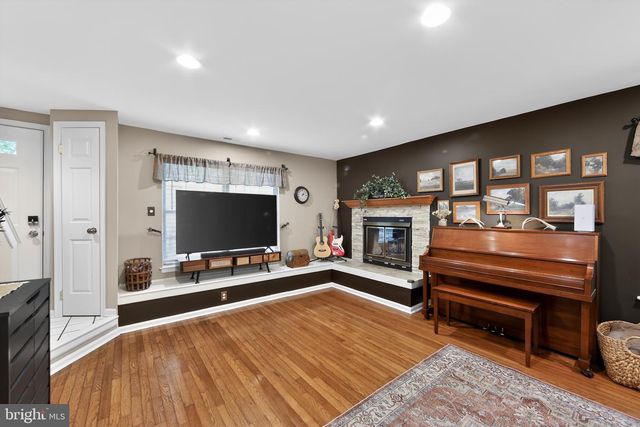 46 RAMPART DR, Chesterbrook, PA 19087