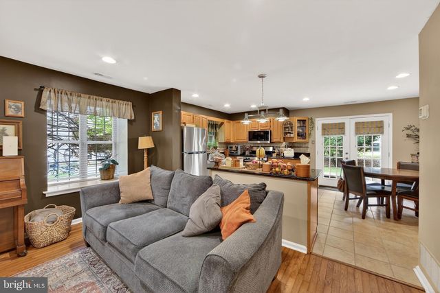 46 RAMPART DR, Chesterbrook, PA 19087