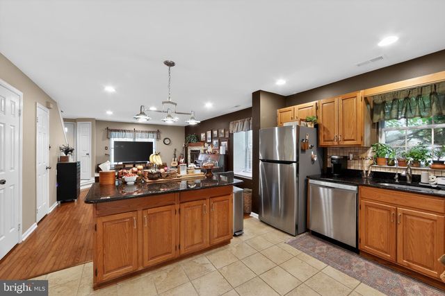 46 RAMPART DR, Chesterbrook, PA 19087