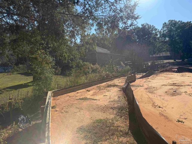 5216 Crystal Creek Dr, Pace, FL 32571