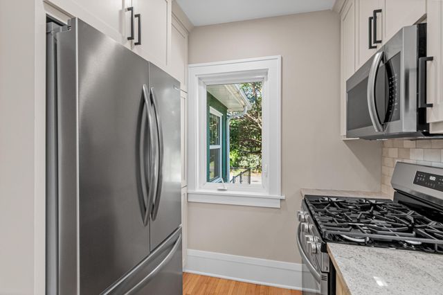 902 Hunt Place, Saint Paul, MN 55114