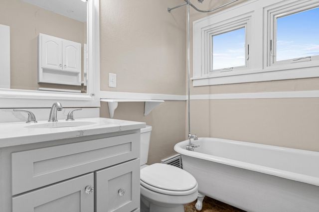 902 Hunt Place, Saint Paul, MN 55114