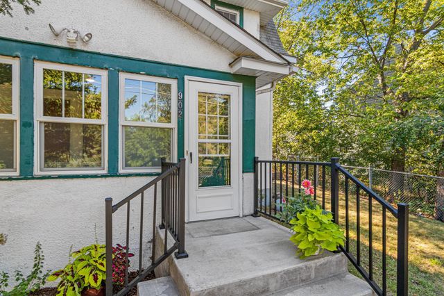 902 Hunt Place, Saint Paul, MN 55114